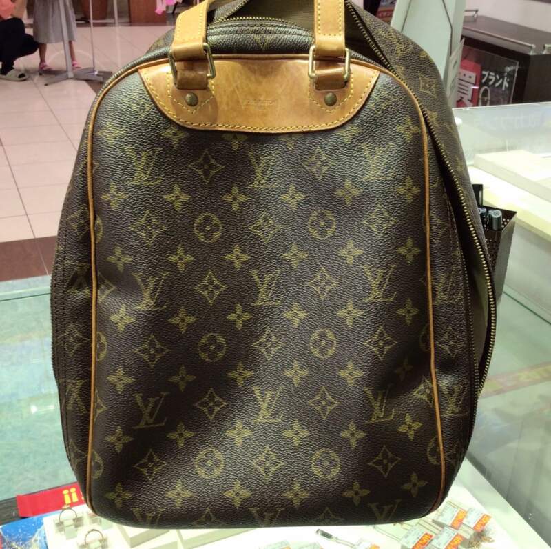 LOUIS VUITTON（ルイ・ヴィトン） モノグラム エクスキュルシオン をお買い取り致しました。