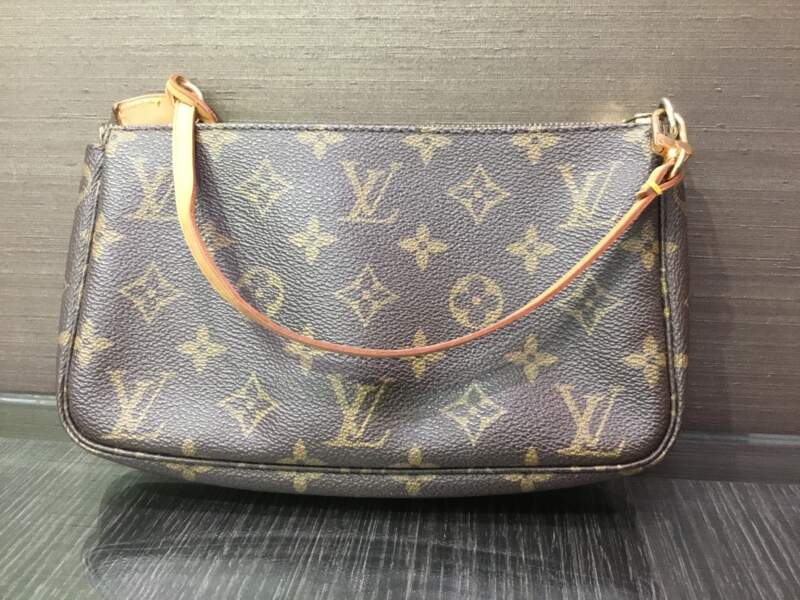 LOUIS VUITTON アクセソワールをお買い取りしました。