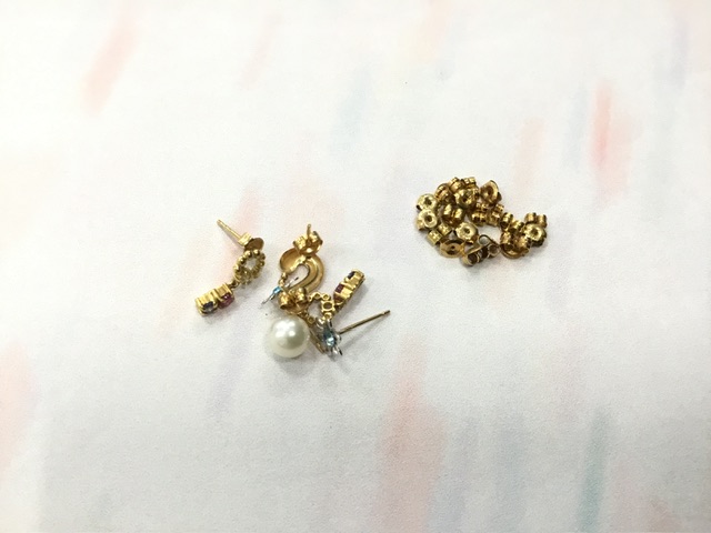 18金 ピアス キャッチ をお買取しました。