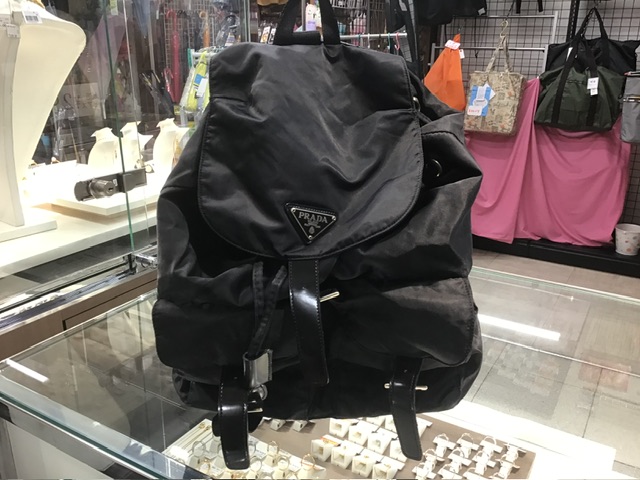 PRADA ナイロンリュックをお買取しました。