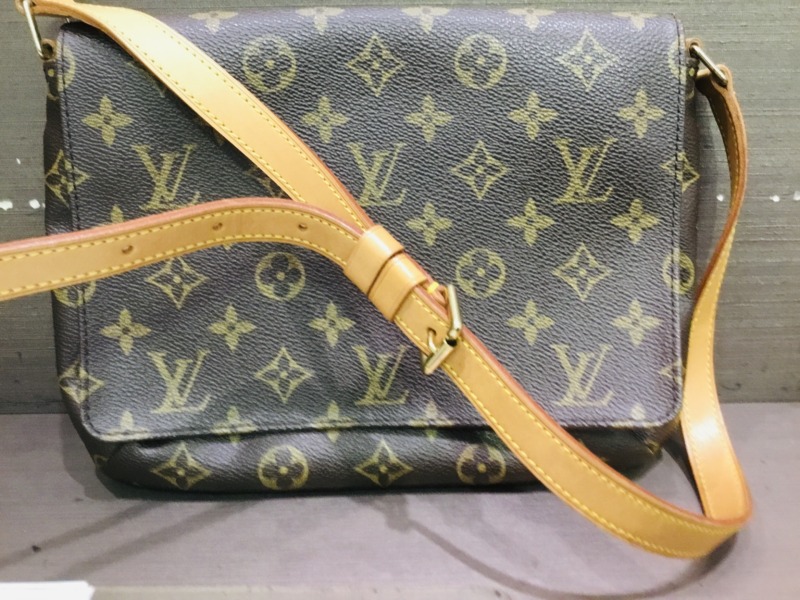 LOUIS VUITTON モノ ミュゼットタンゴ をお買い取りしました。