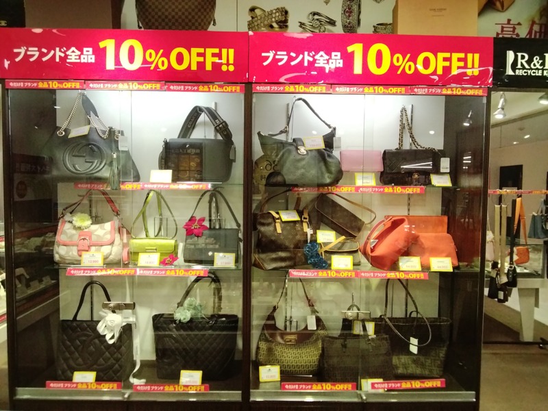 ブランド品全品10%セール開催中👜